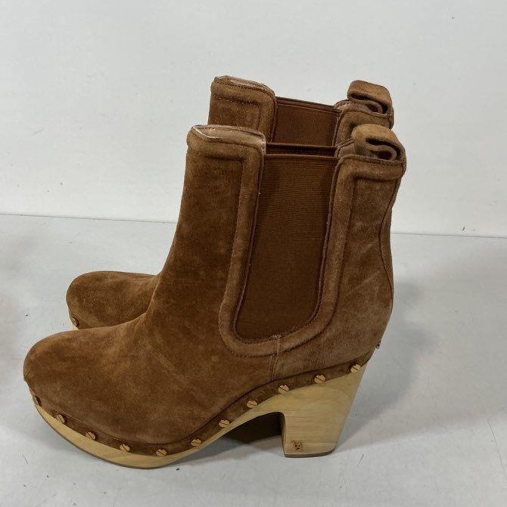 Women's Veronica Beard Decker Tan Suede Chelsea Clog Boots Size 8.5M